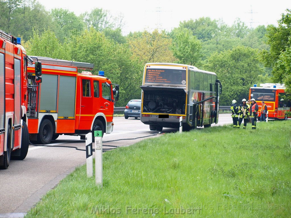Feuer Reisebus im Kreuz Koeln Ost A3 auf die A4  P09.JPG